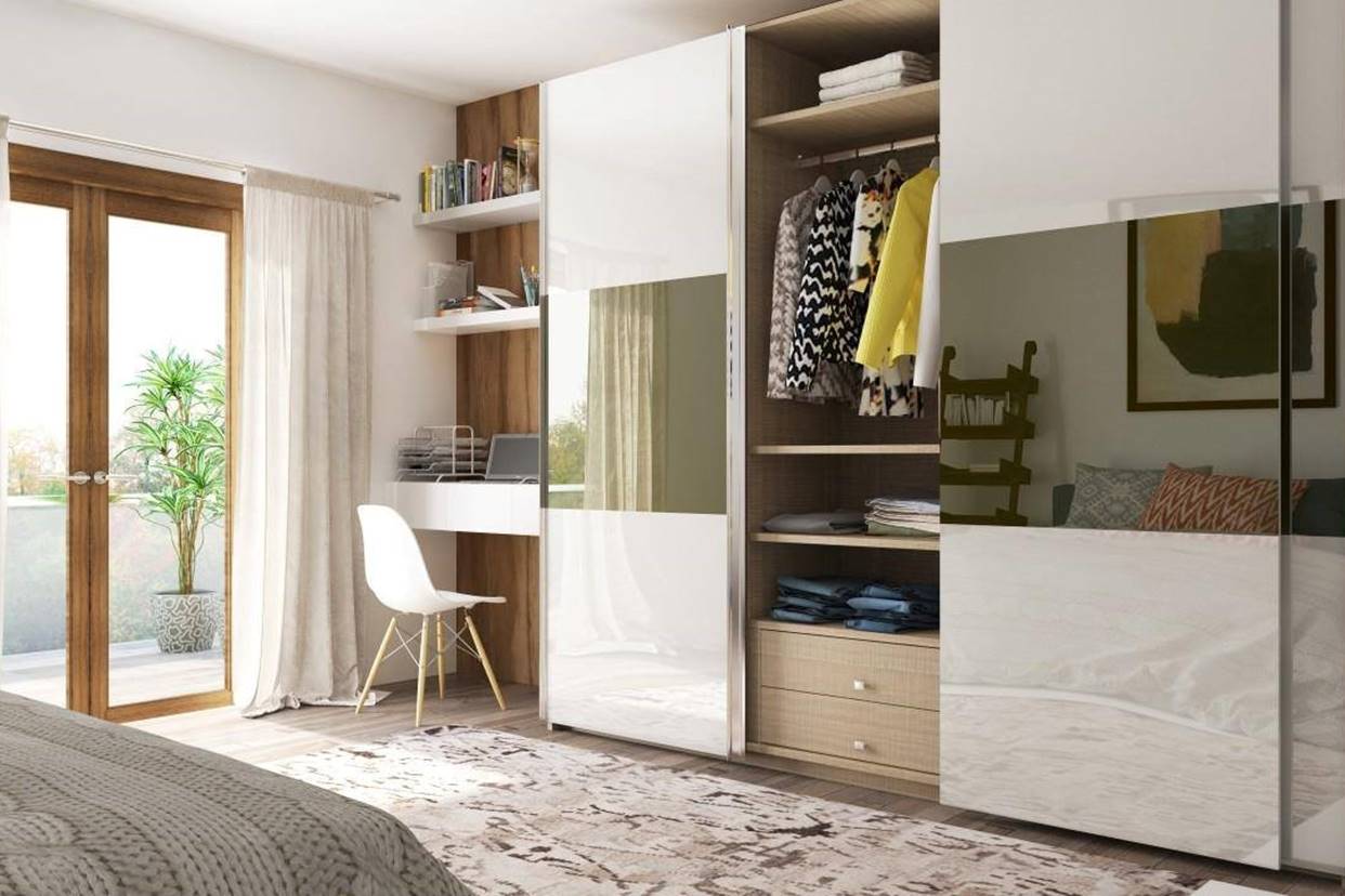 Model Lemari Pakaian Kaca Pintu Geser dengan Meja