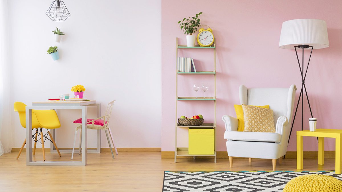 kombinasi warna cat rumah putih dan pink