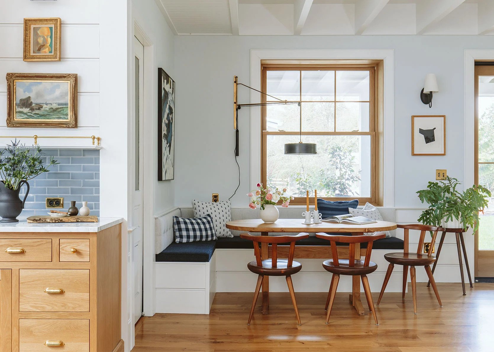 Desain Breakfast Nook Nuansa Hangat