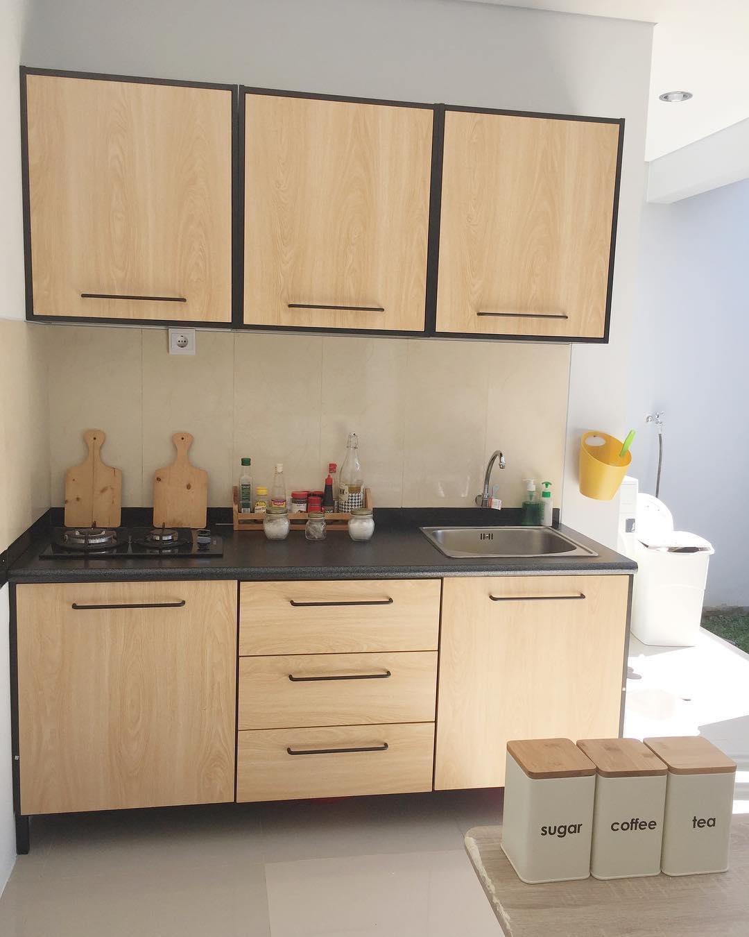 4. Desain Dapur Terbuka Tipe 36 Nuansa Krem dan Minimalis