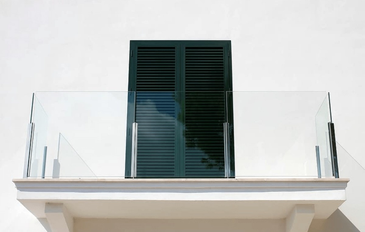 Model Railing Balkon Minimalis Full Kaca