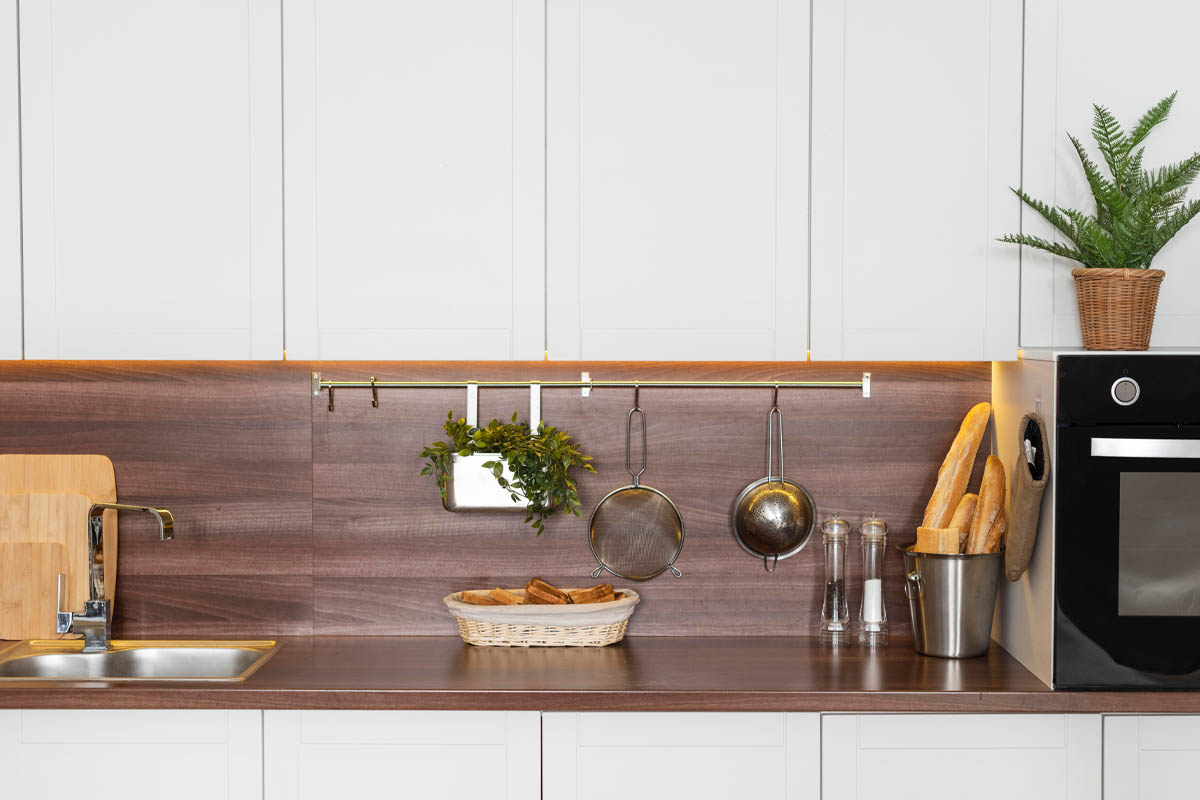 keramik dinding dapur motif kayu