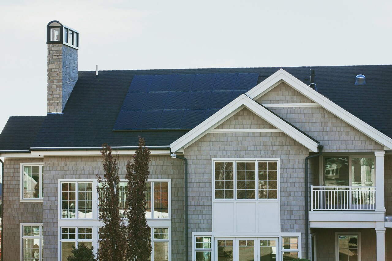 kekurangan solar panel rumah biaya pasang solar panel cukup mahal