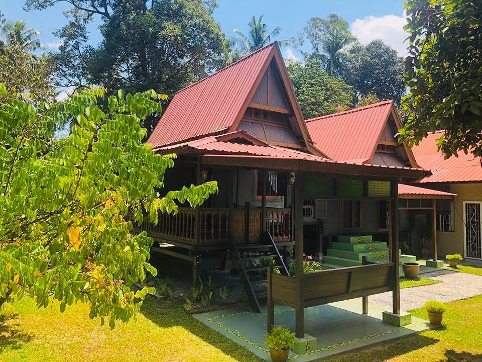 Rumah Kampung Sederhana dengan Gazebo