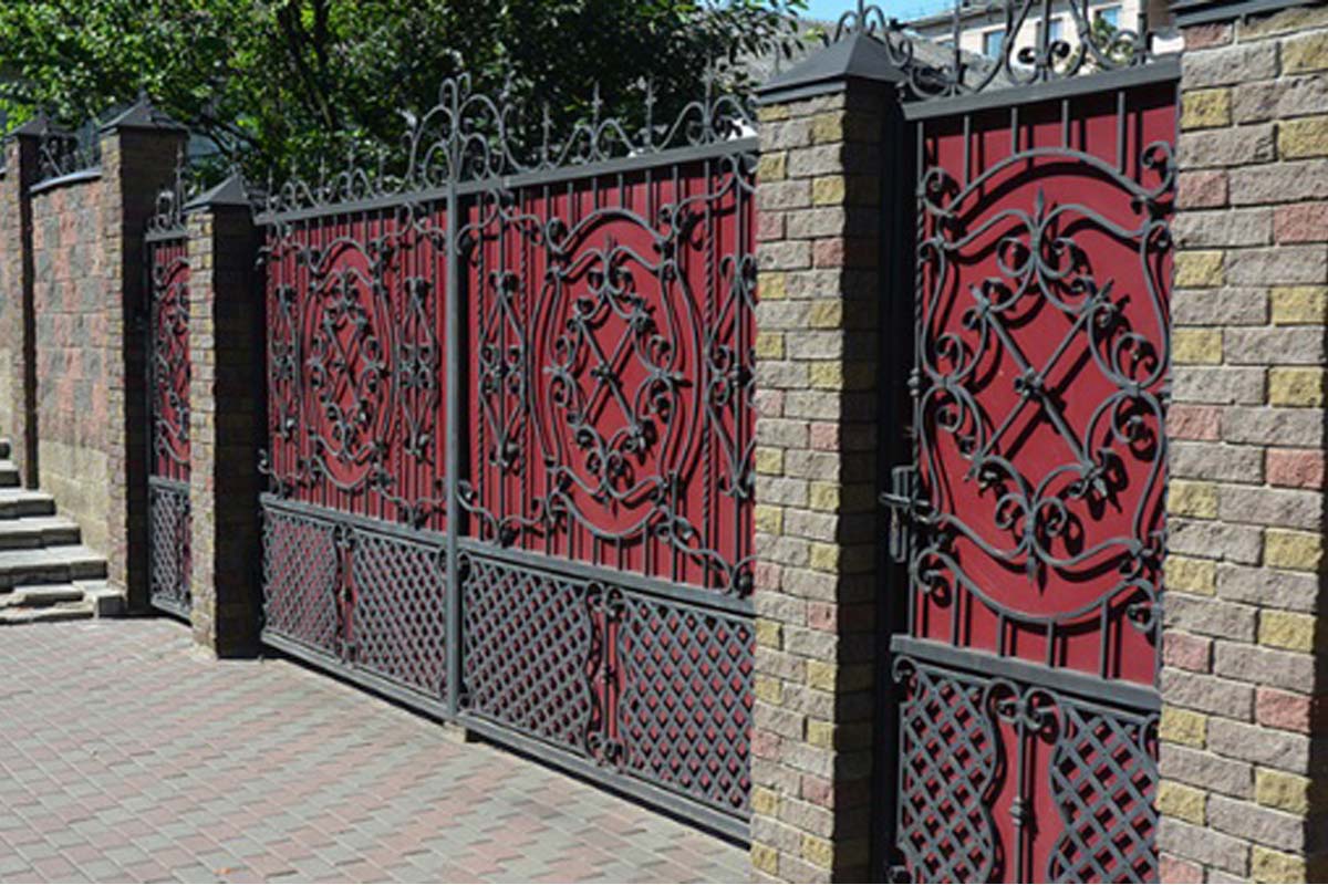 kombinasi merah dan hitam