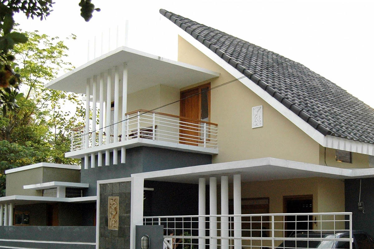 rumah tingkat separuh samping