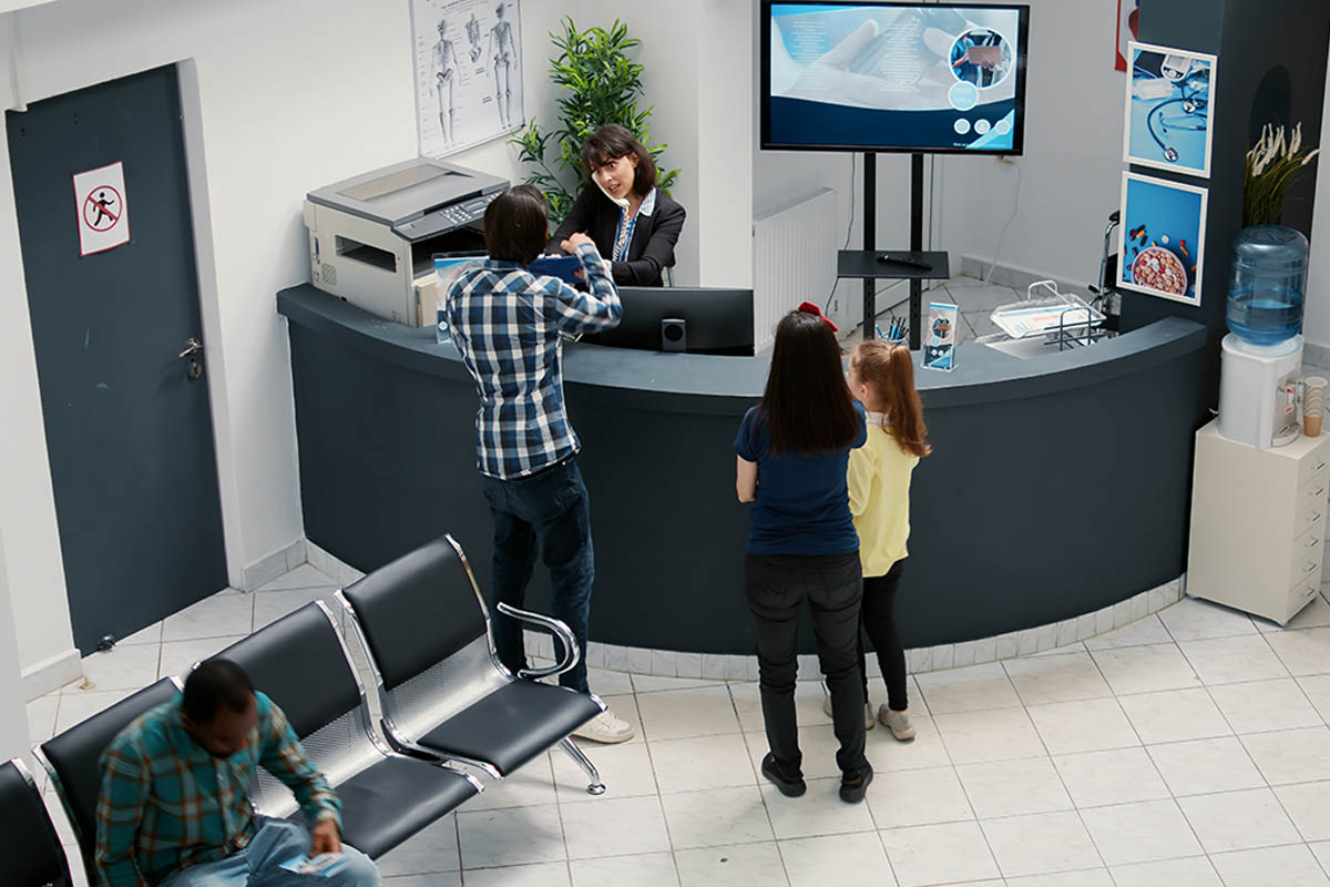 ketentuan sertifikat tanah dijaminkan ke bank oleh orang lain