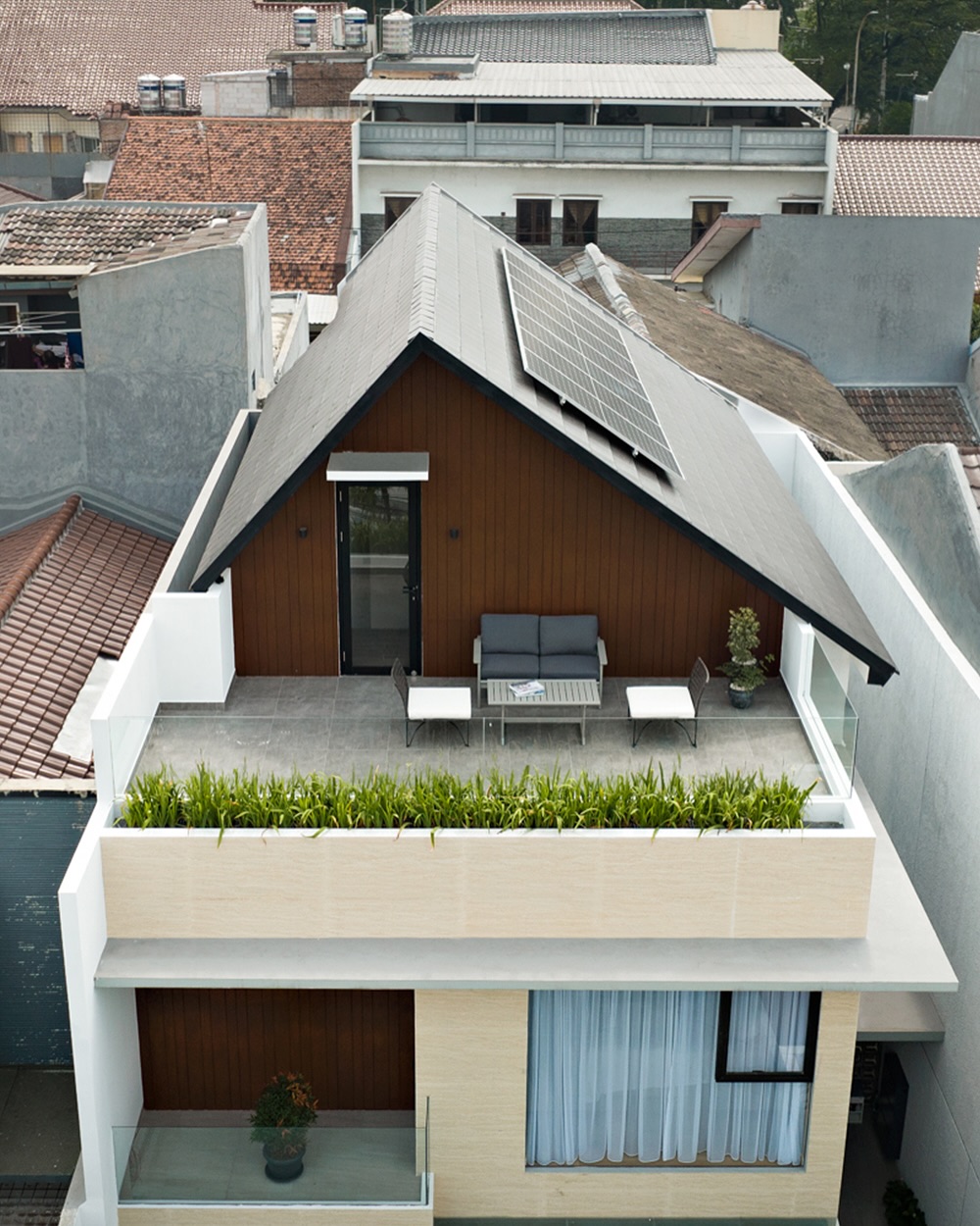 Desain Teras Rooftop Rumah Kecil Berkonsep Modern Tropis