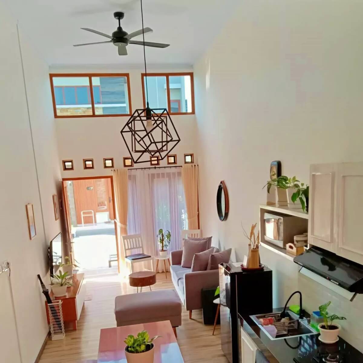 ventilasi rumah sederhana dengan jendela tambahan