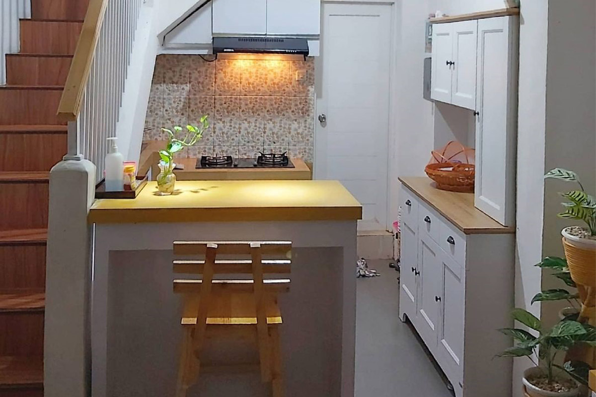 kitchen set minimalis dapur kecil bawah tangga