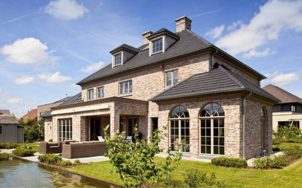 10 Inspirasi Rumah British Style Elegan dan Nyaman