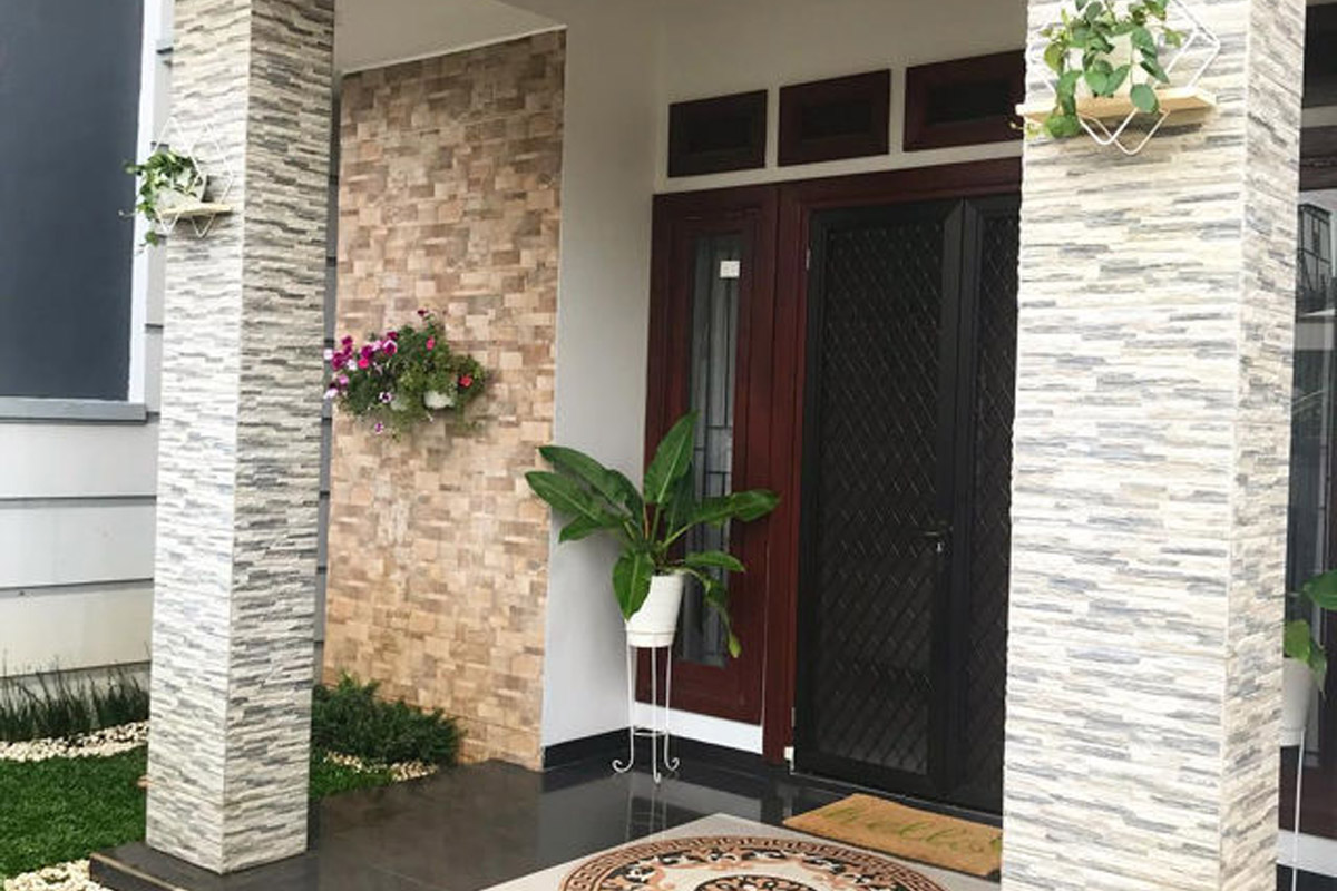 keramik tiang teras motif batu alam