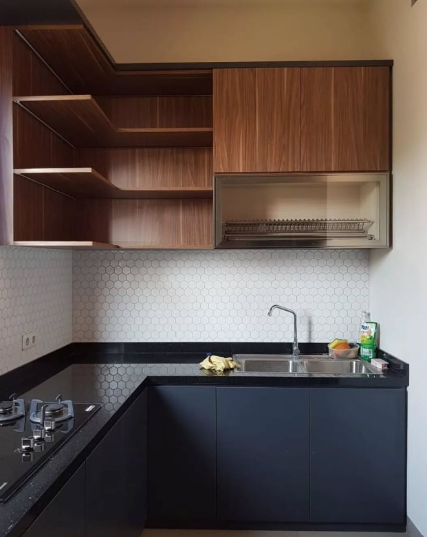 10. Desain Keramik Dinding Dapur dengan Motif Heksagonal Kecil