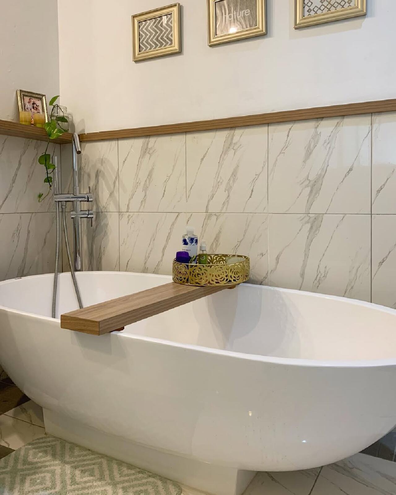 Contoh Model Kamar Mandi Bathtub dan Shower Sederhana