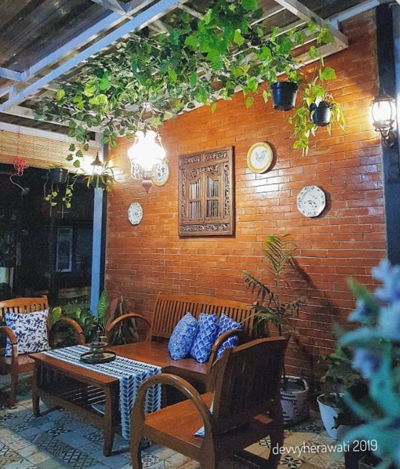 model teras rumah klasik unik