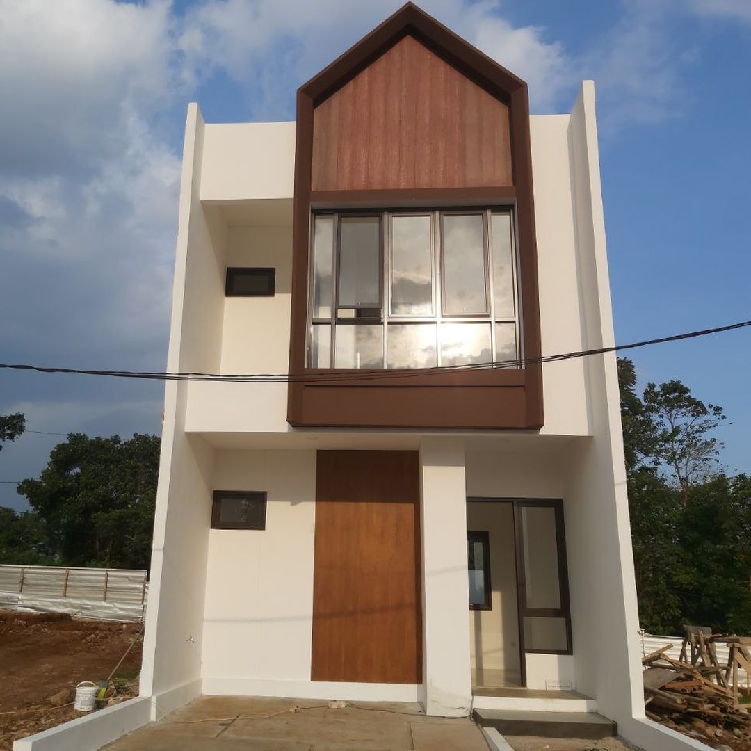 Rumah 2 Lantai Sederhana Kombinasi Krem dan Coklat