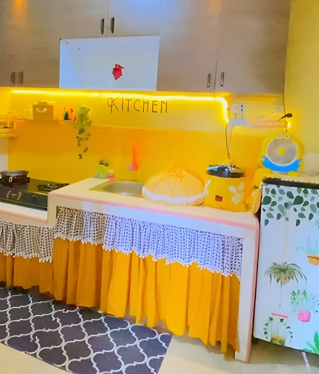 cat rumah warna kuning lemon