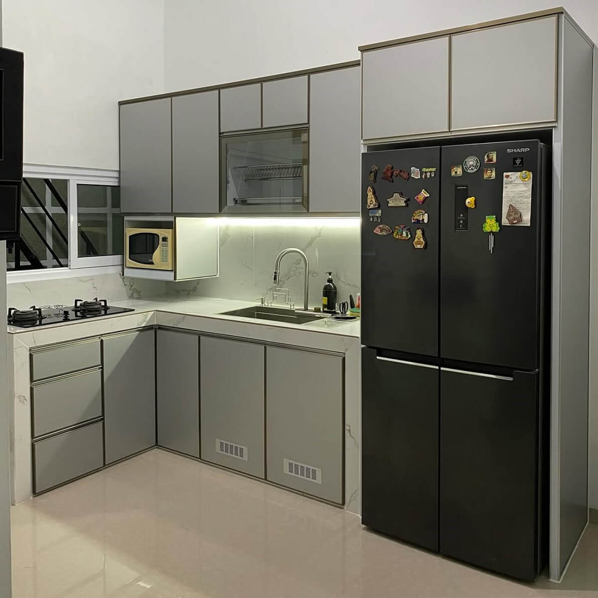 kitchen set kulkas aluminium minimalis