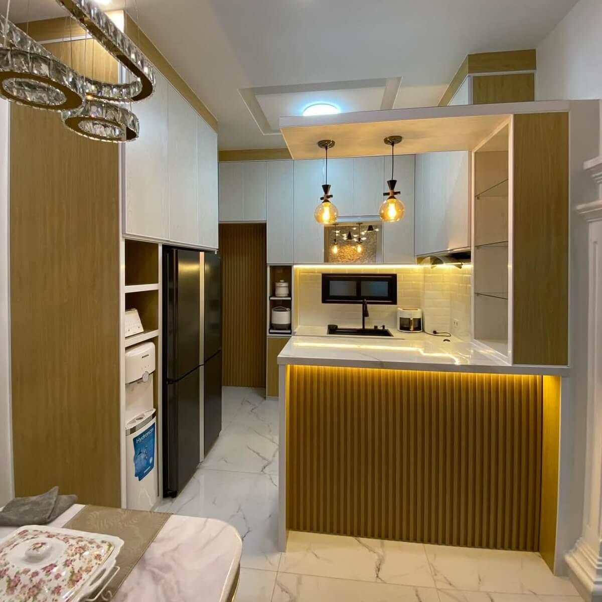 kitchen set kulkas dengan mini bar