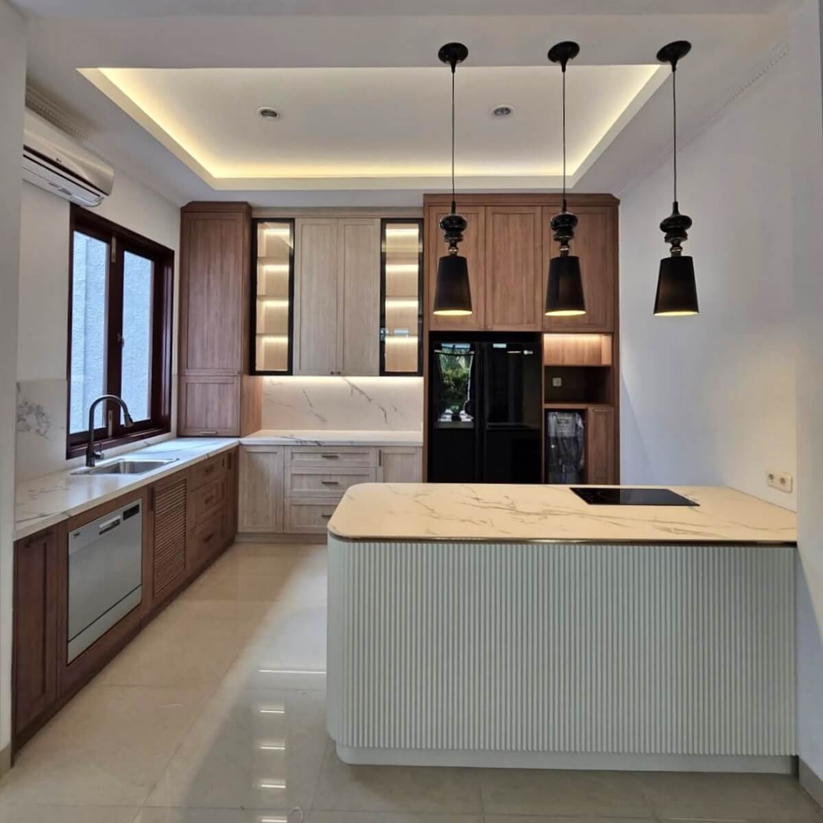 kitchen set hpl mewah nuansa klasik