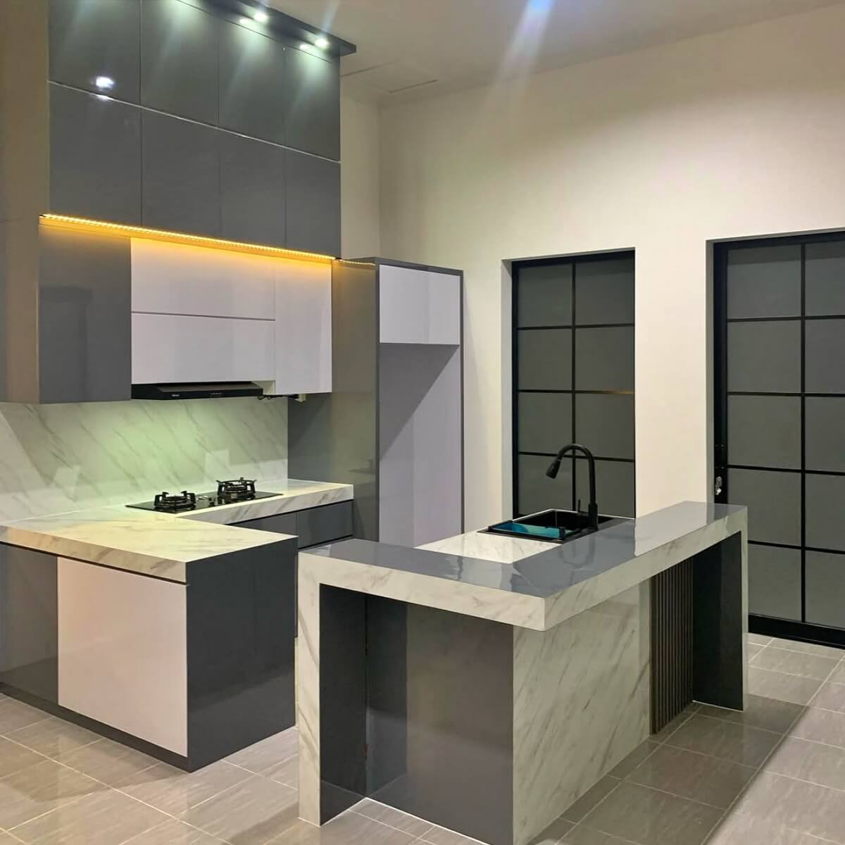 kitchen set hpl dengan island table