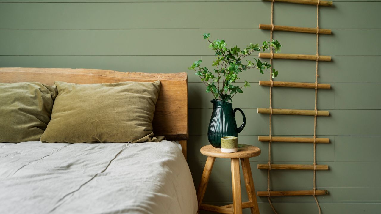 cat kamar warna hijau