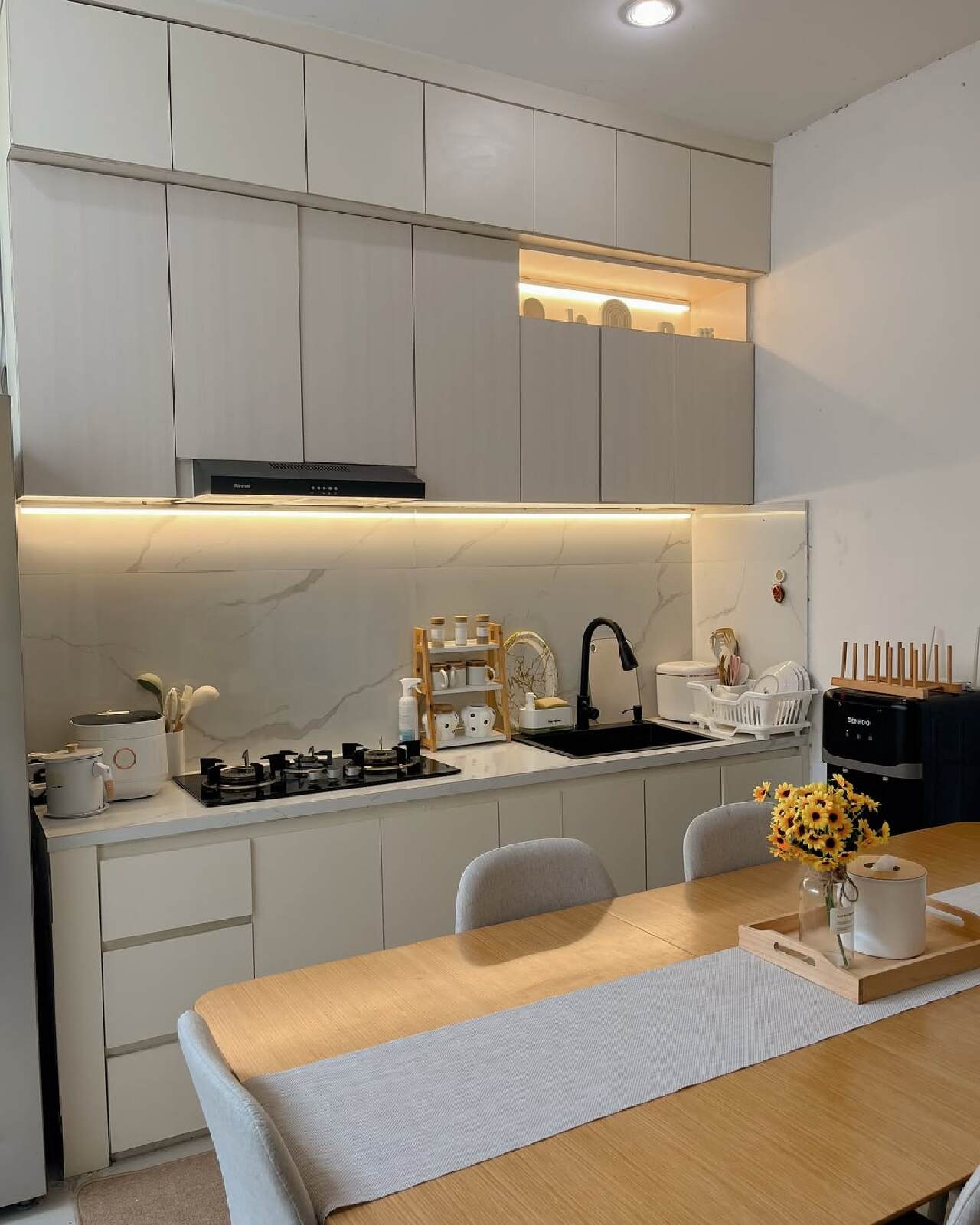 warna kitchen set minimalis putih