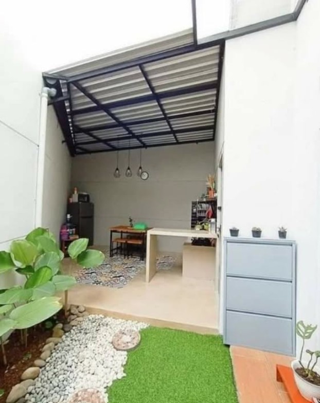 1. Desain Dapur Kecil Terbuka di Belakang Rumah Nuansa Minimalis dan Industrial