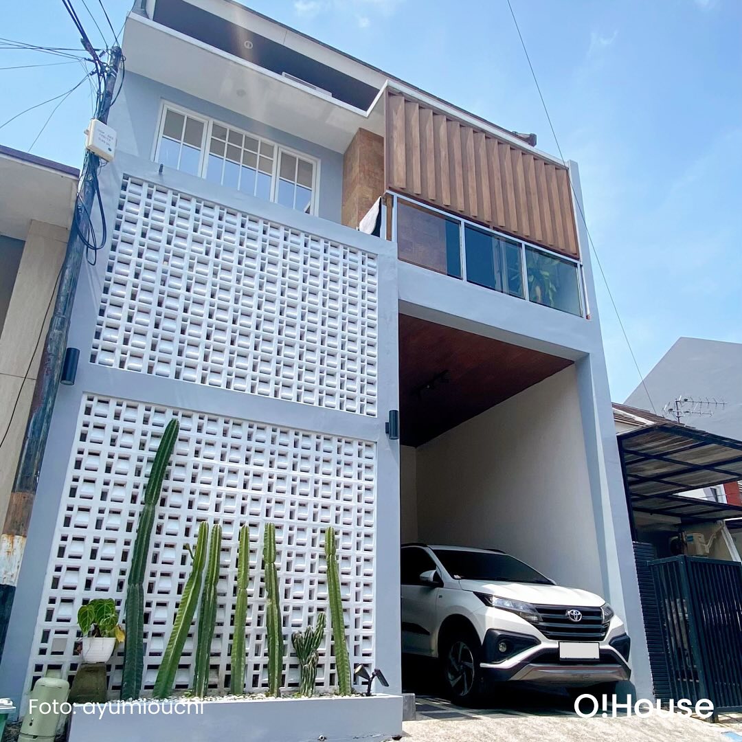 1. Fasad Rumah Modern dengan Roster