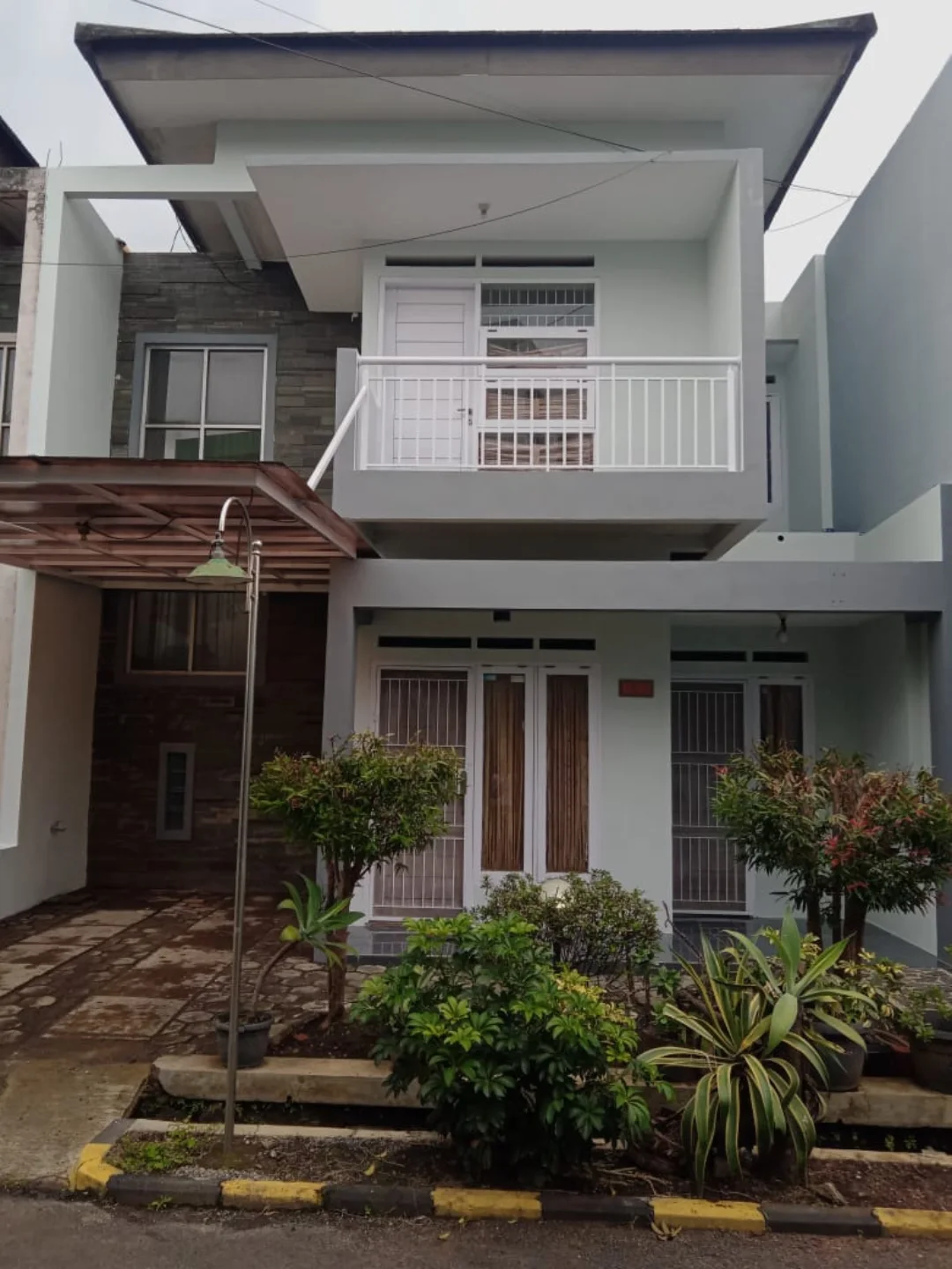 fasad rumah minimalis 2 lantai