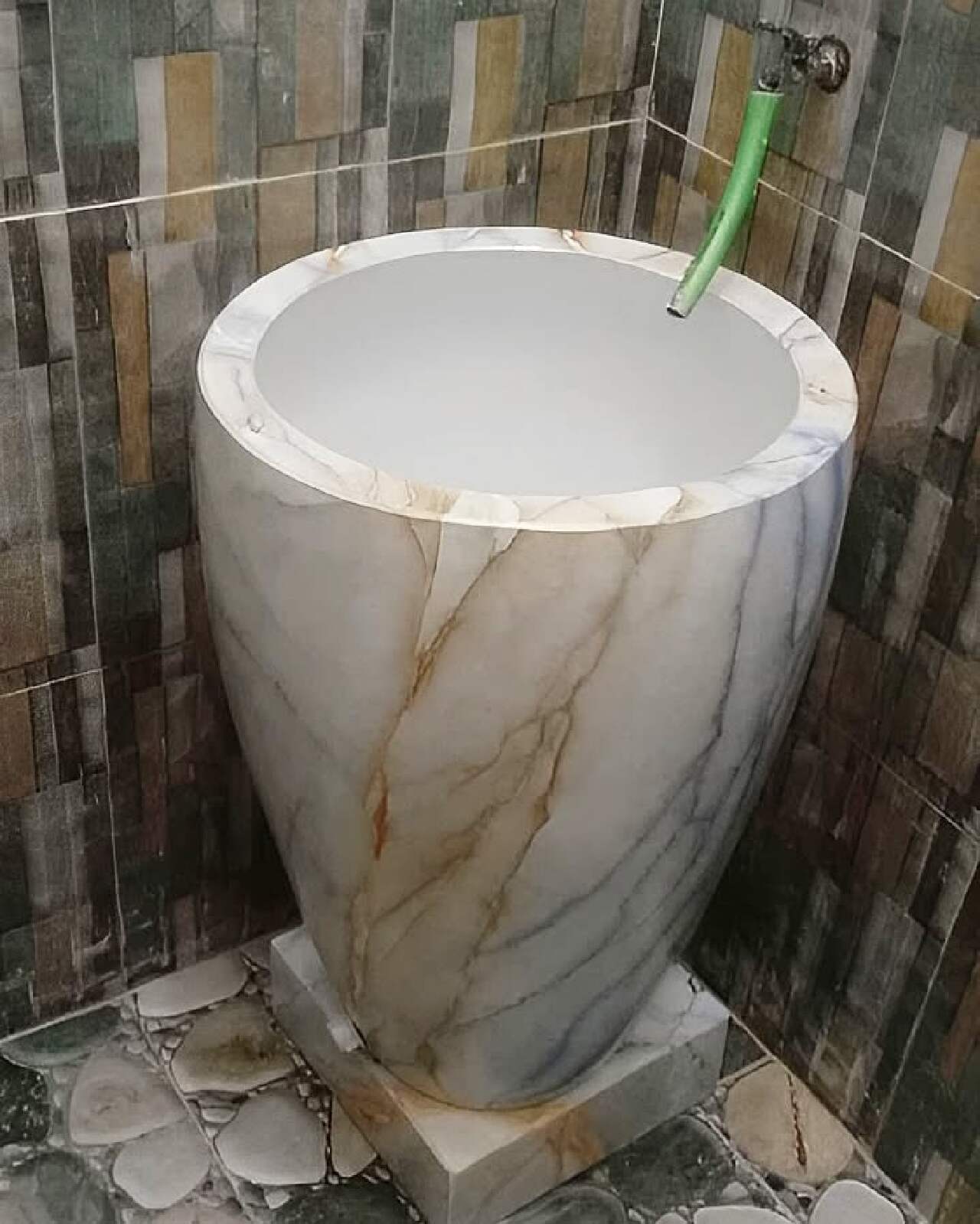 Desain Bak Kamar Mandi Motif Marmer