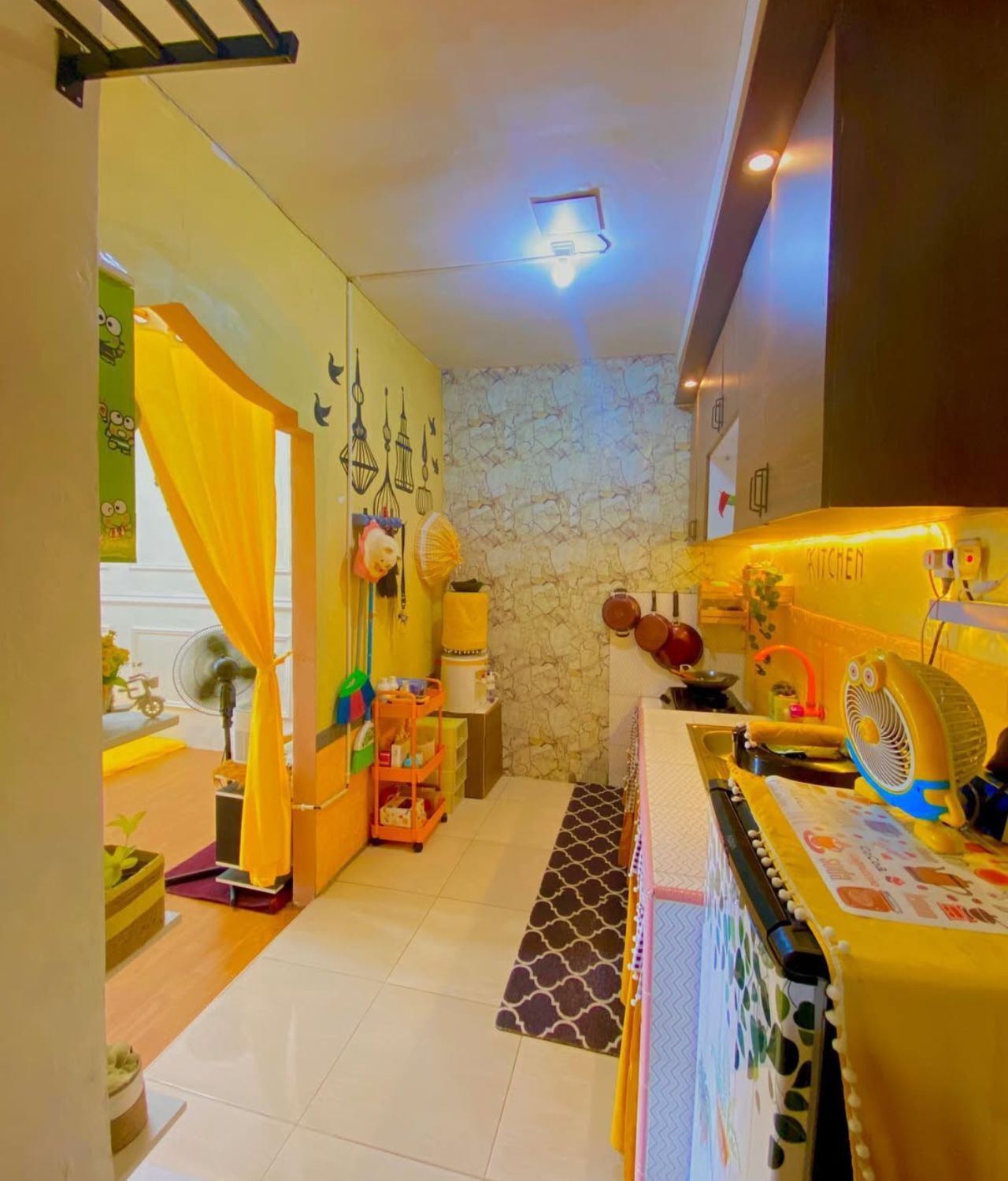Cat Dapur Warna Kuning Cerah