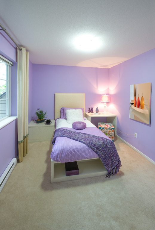 kamar warna ungu aesthetic
