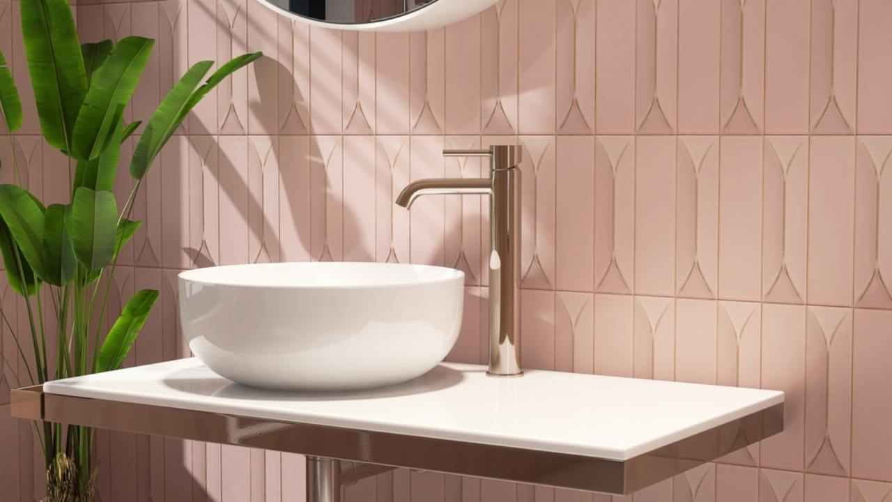keramik dinding kamar mandi pink