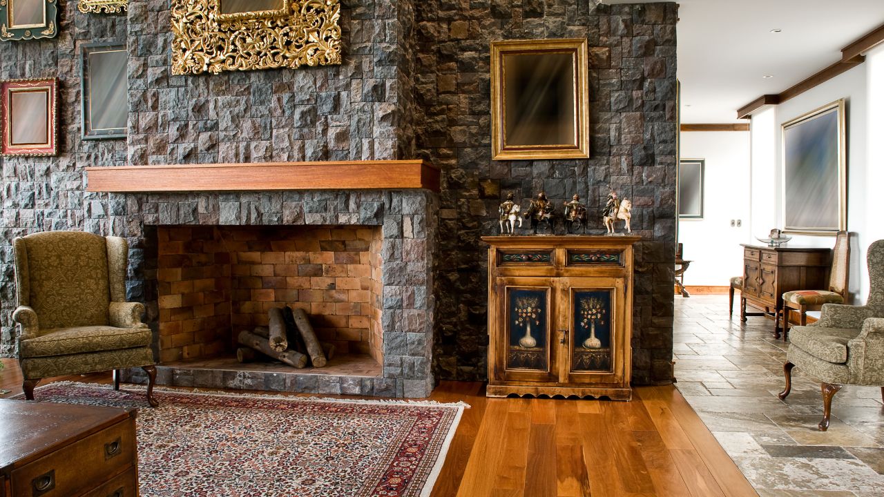 5 Inspirasi Desain Interior Rumah Kayu Klasik