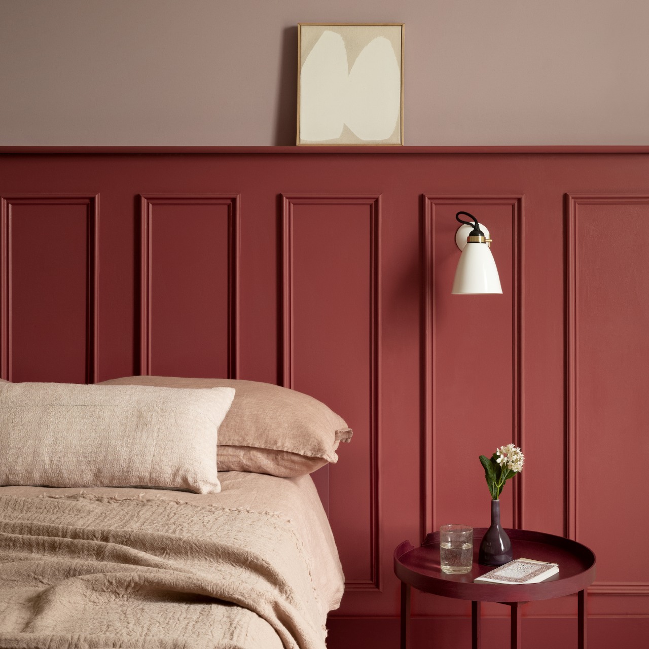 kamar warna merah marun dan pink beige