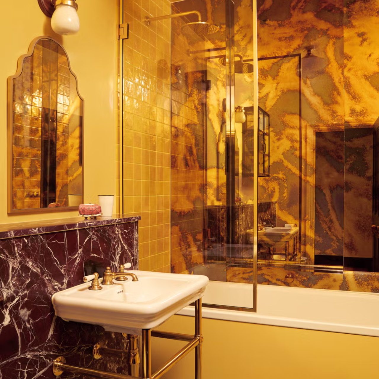 kamar mandi kuning mewah