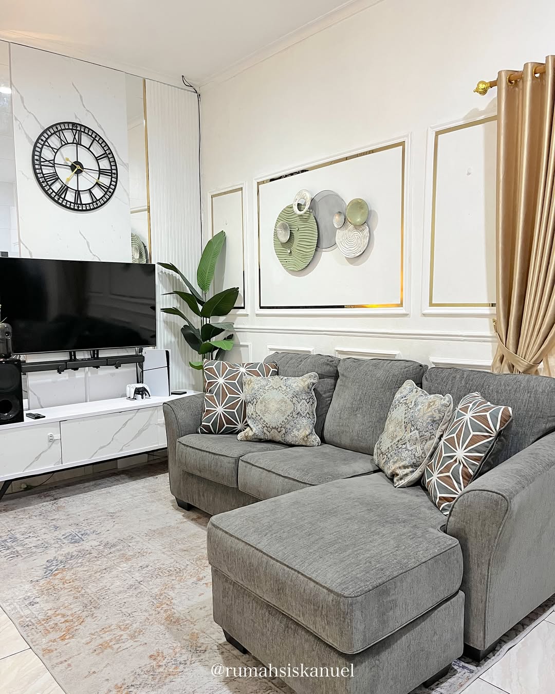 model wall moulding ruang tv