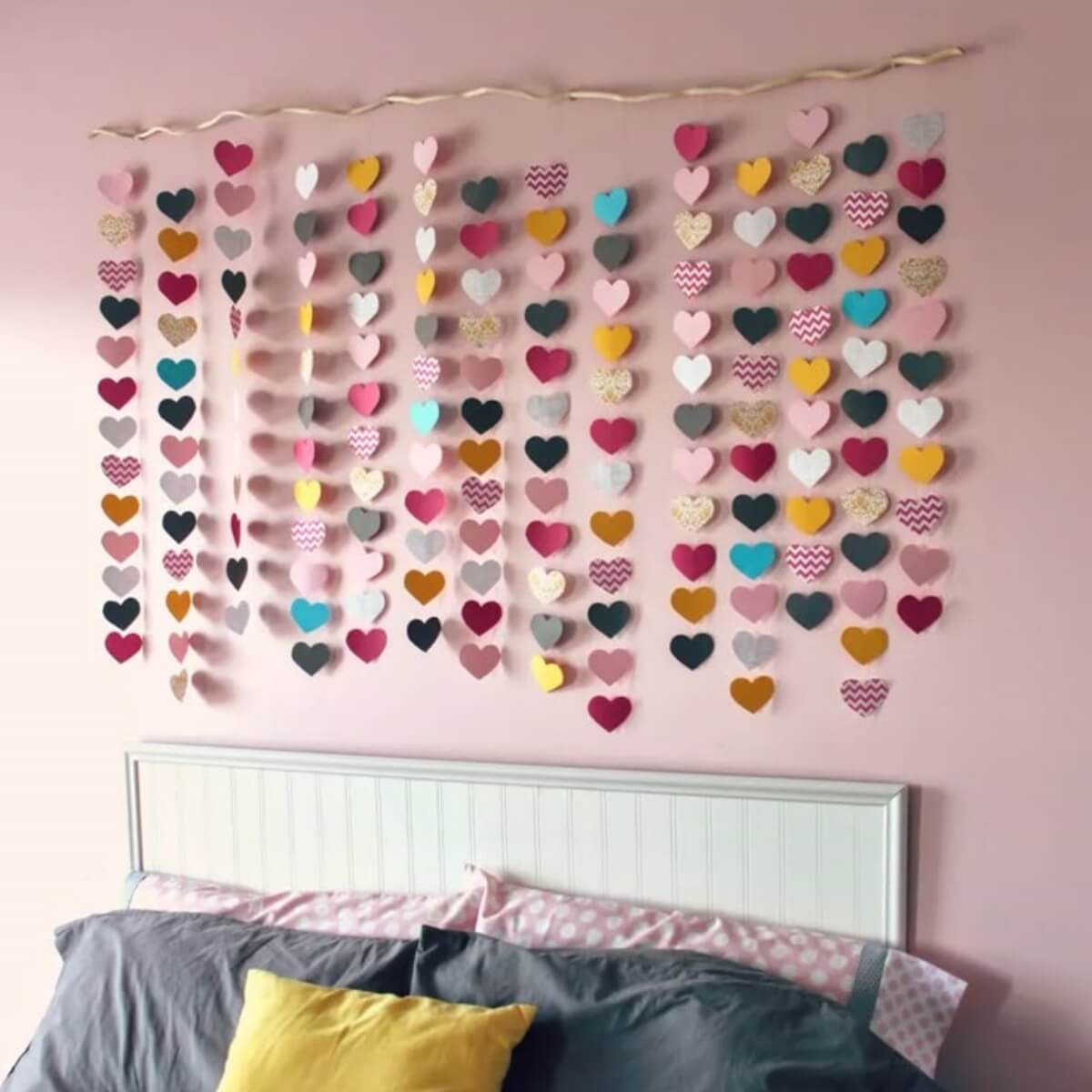 hiasan dinding dari kertas origami bentuk hati