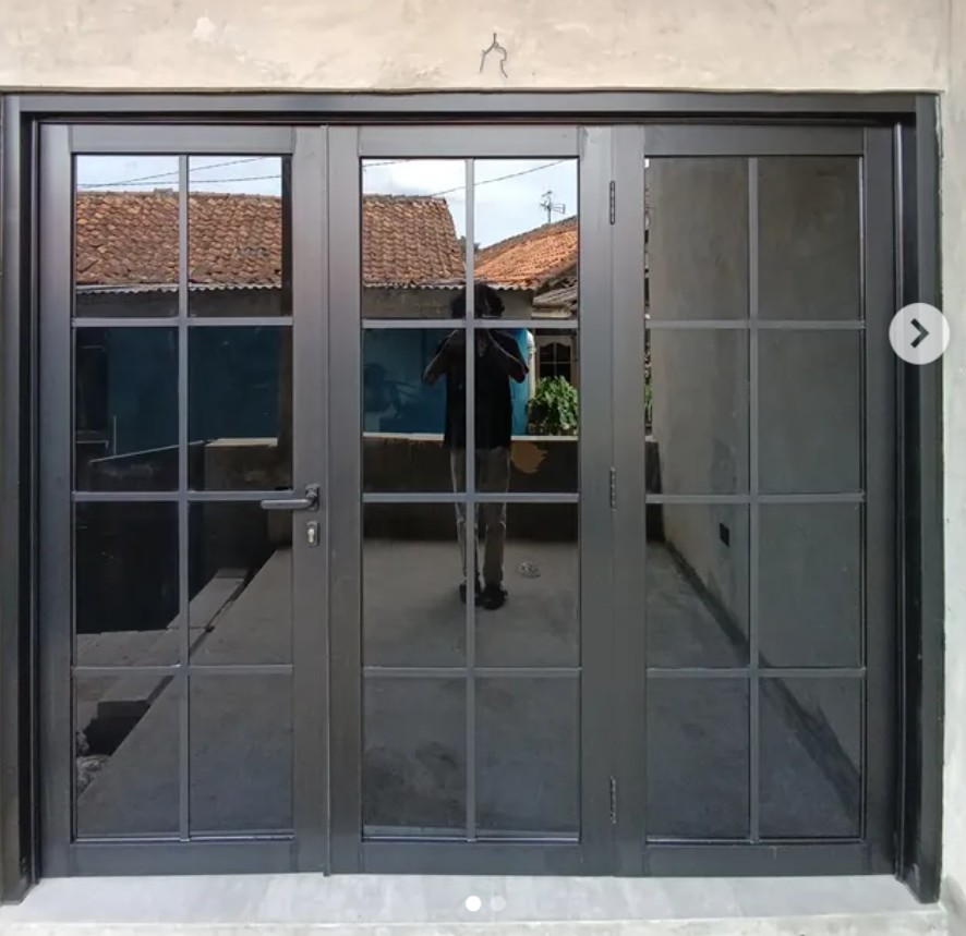 1. Model Pintu Aluminium Swing dan Lipat