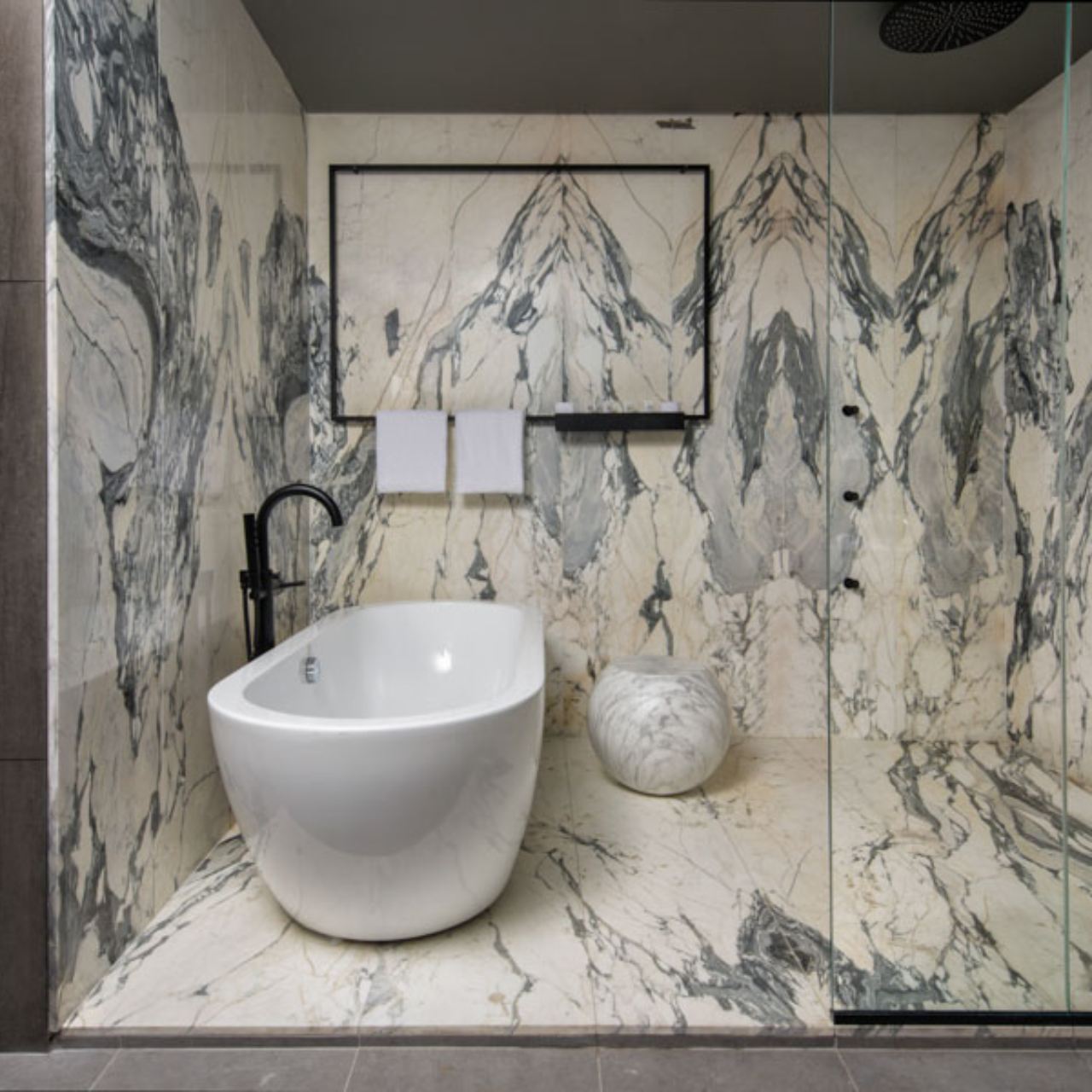 desain kamar mandi hotel bintang 5 artistik