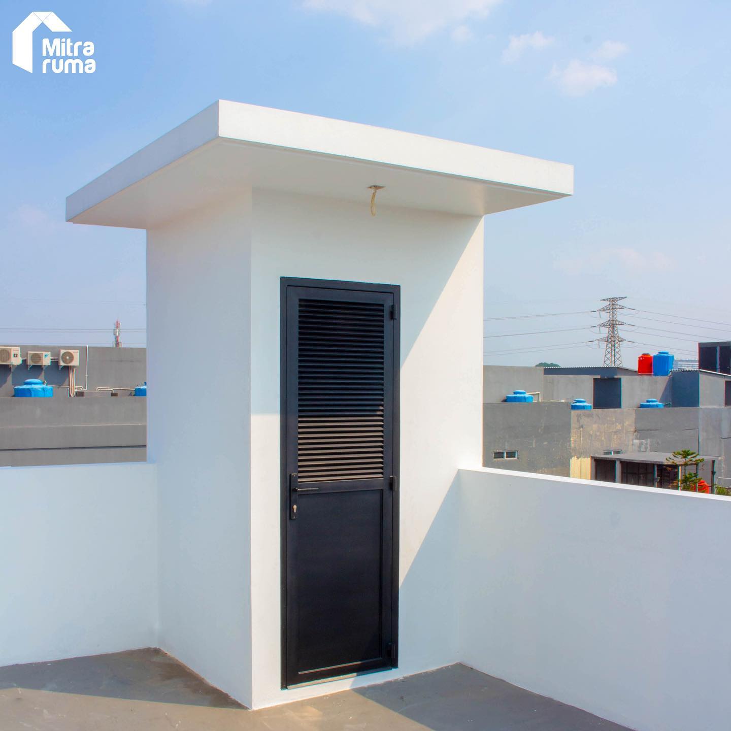 1. Model Pintu Besi untuk Akses Rooftop