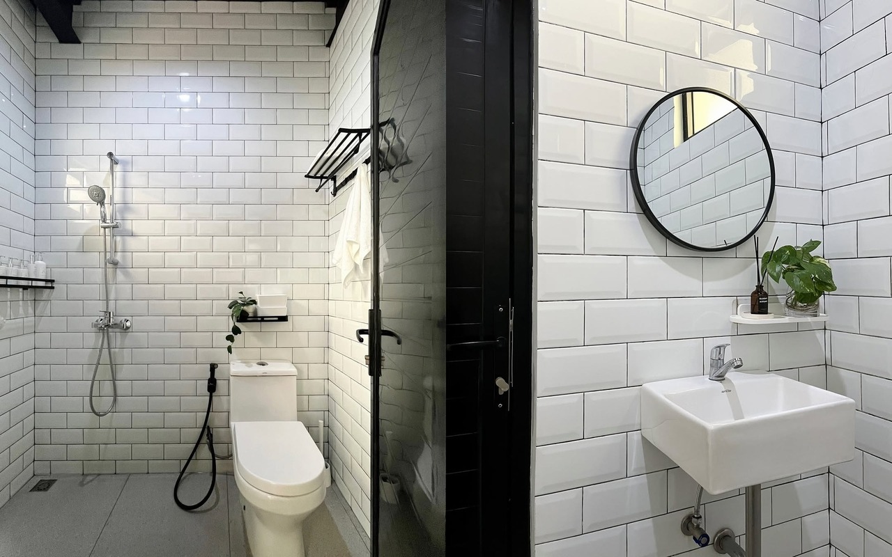 desain kamar mandi kecil estetik minimalis industrial desain kamar mandi kecil estetik minimalis industrial