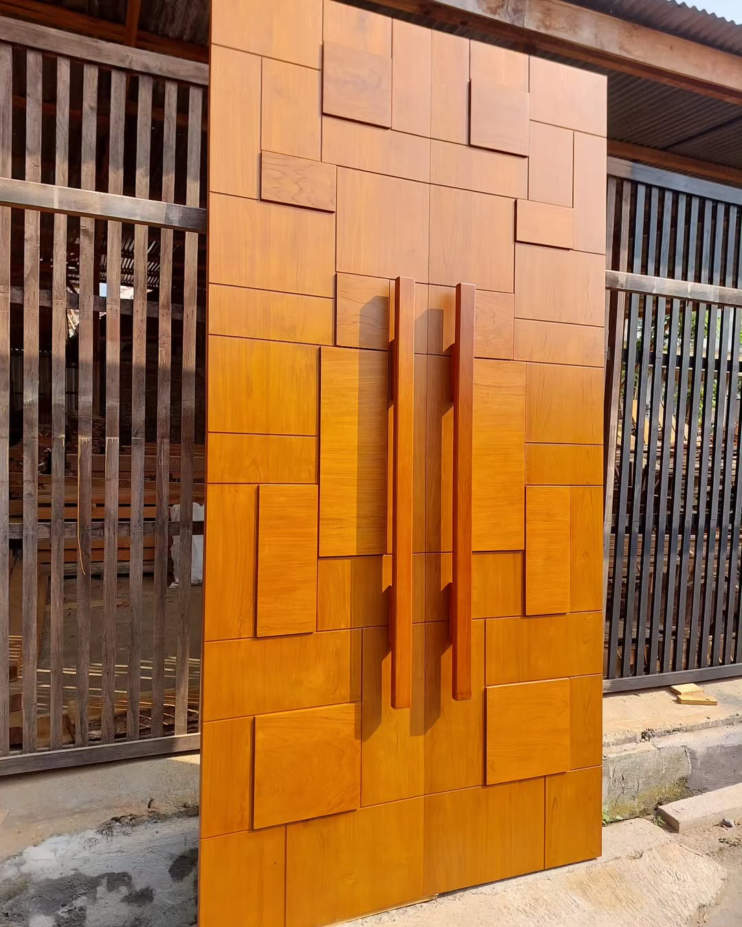 Model Pintu Kupu Tarung Kayu Jati Terbaru Pola Geometris Model Pintu Kupu Tarung Kayu Jati Terbaru Pola Geometris