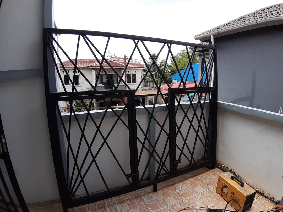 2. Pagar Anti Maling di Balkon