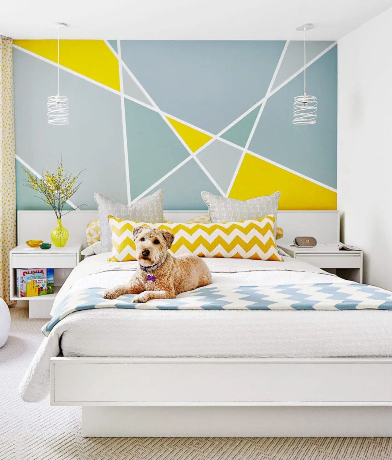 motif cat kamar abstrak