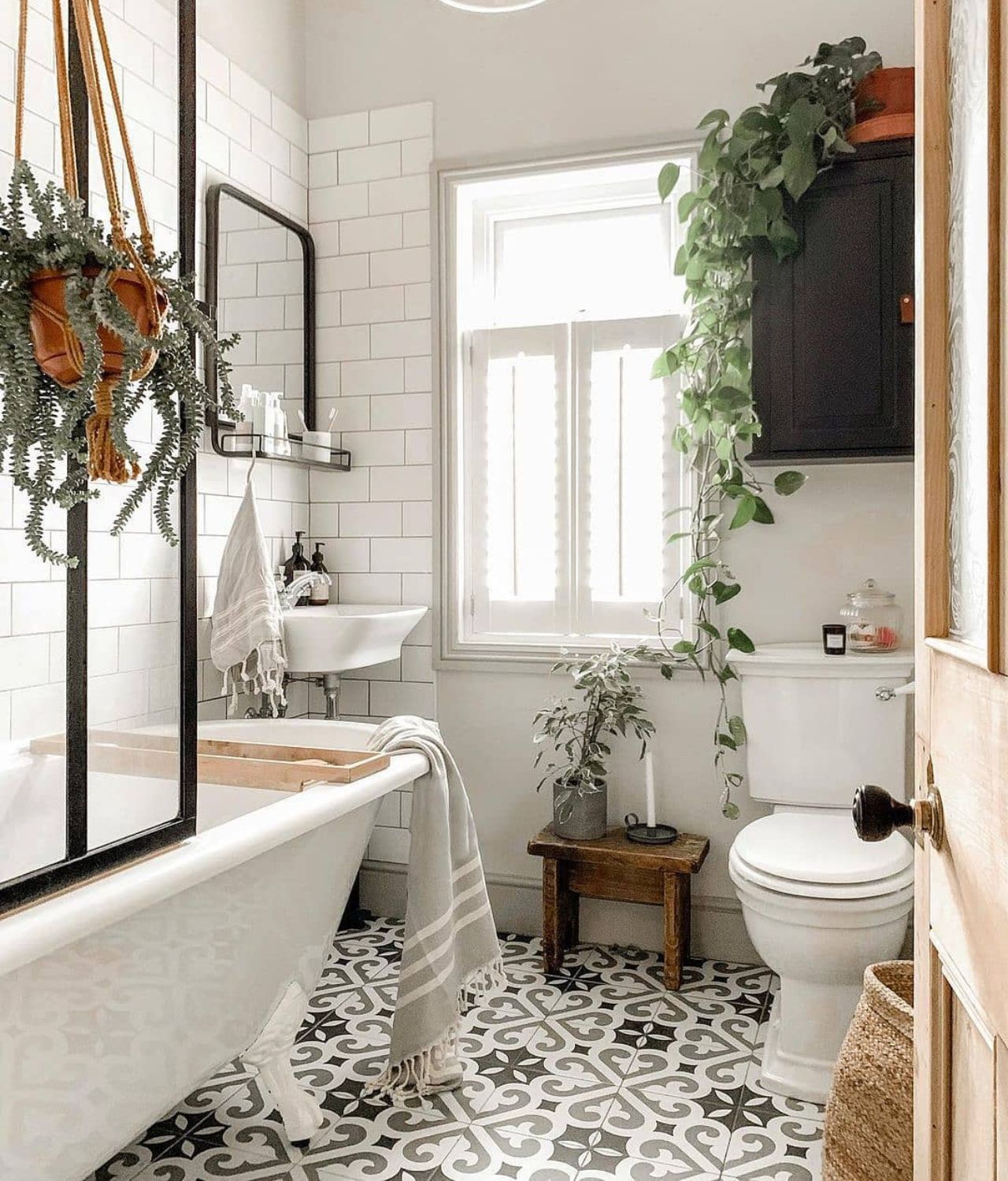 motif keramik lantai kamar mandi aesthetic