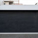 5 Pilihan Warna Cat Pintu Garasi yang Bagus