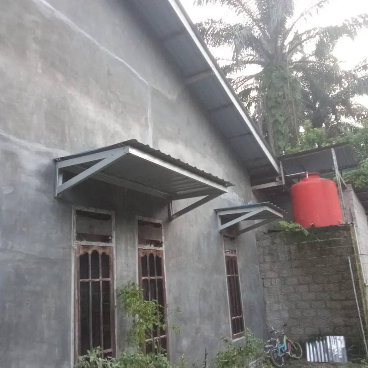 kanopi jendela baja ringan