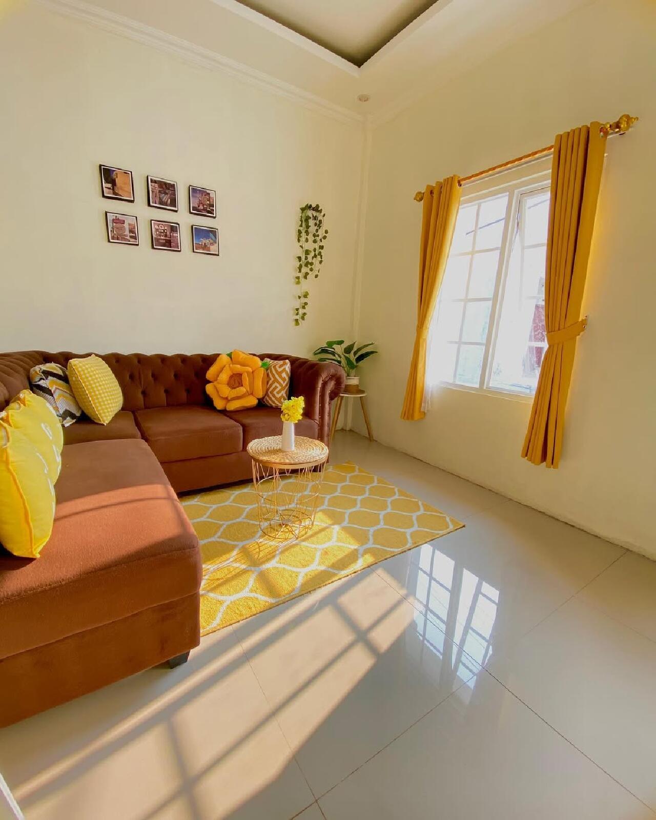gambar rumah warna kuning gading